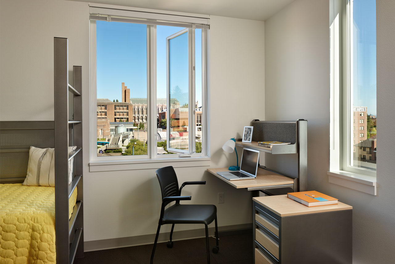 Poplar Hall double room desk